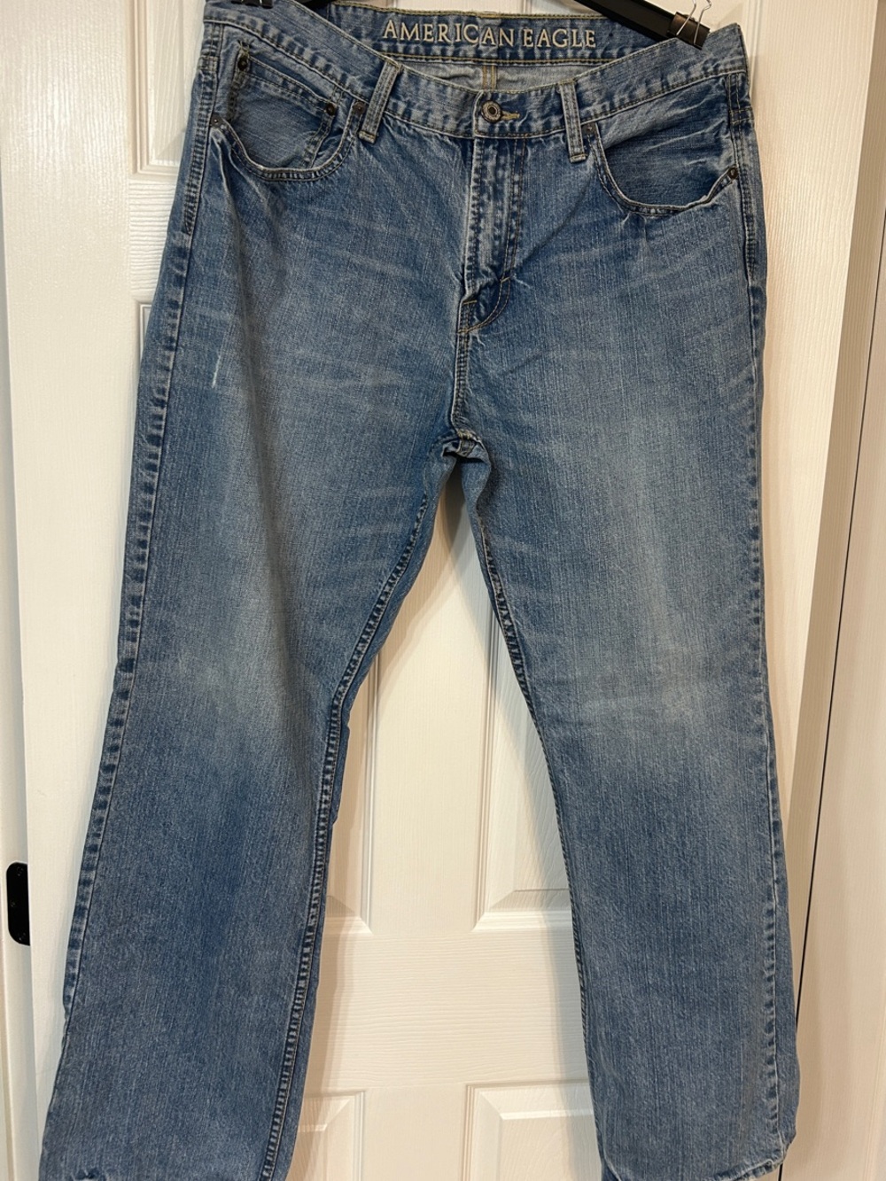 American Eagle Outfitters Men's Faded Blue Relaxed Jeans
